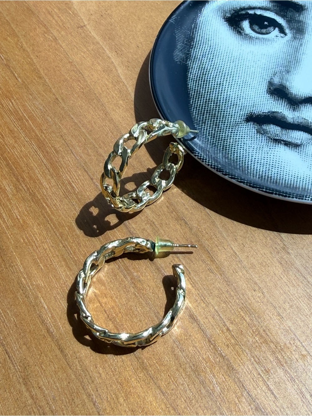 DISSH Gold Twisted Chain Hoop Earrings